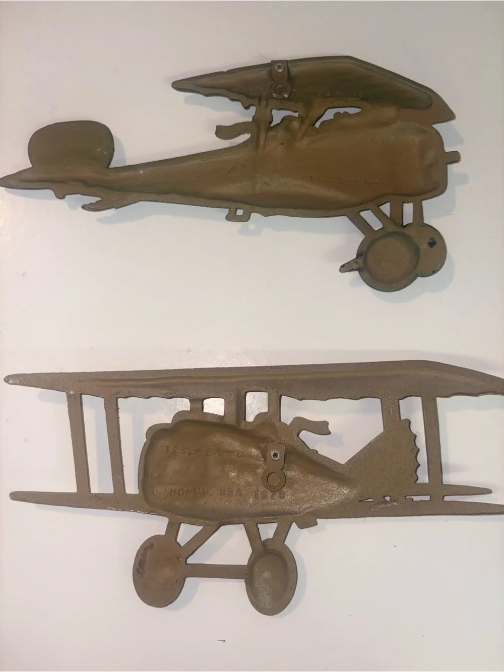 3 Vintage WW1 Fighter Bi Plane, 1975 Homco USA Cast metal Wall Decor